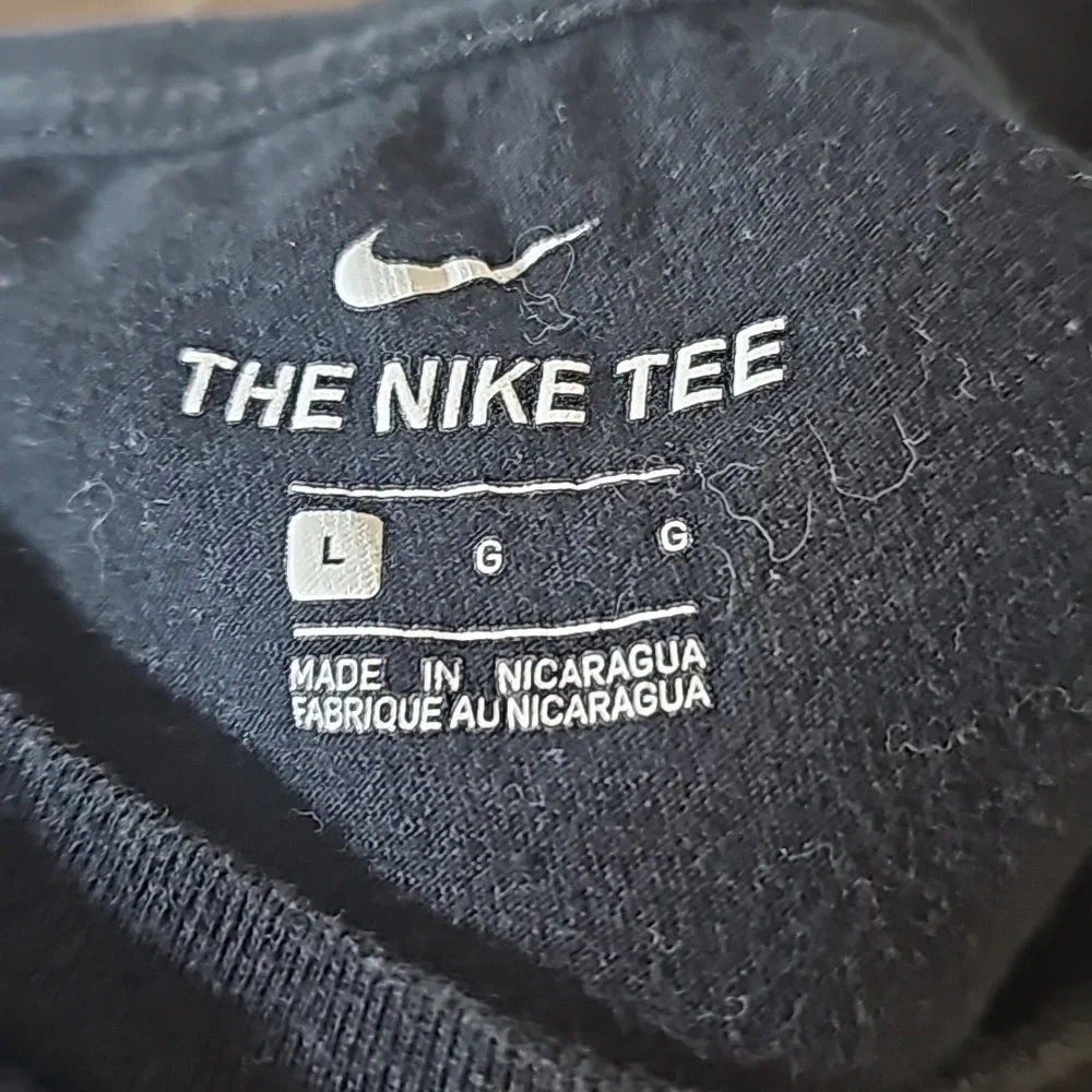 Nike Air Black The Nike Tee Short Sleeve Cotton Logo T-shirt Size L